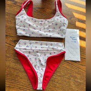 Brand new never worn Lainsnow